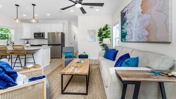 智能電視、壁爐、DVD 播放機、書籍