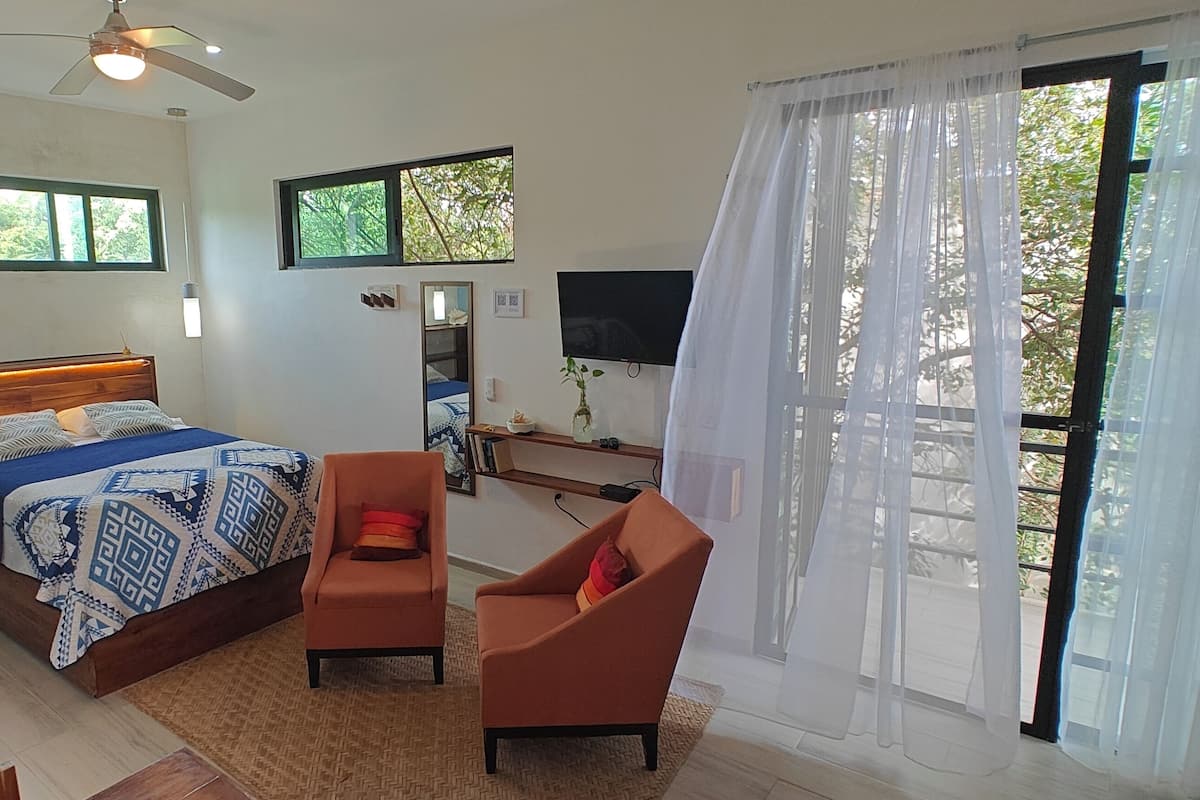 Comfort Studio | WiFi (free), individually decorated, individually furnished, bed sheets
