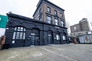 Front of property - Cityscape Apartments: Your Urban Oasis at Camden Road (London)