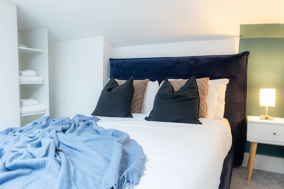 Estudio Deluxe | Ropa de cama hipoalergénica, wifi gratis y decoración personalizada