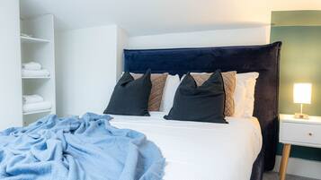 Deluxe Studio | Hypo-allergenic bedding, individually decorated, individually furnished