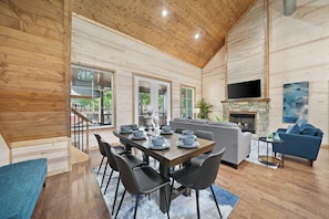 Dining - Stunning Cabin/HotTub/Foosball/Playset/Firewood! (Broken Bow)