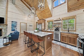 Fridge, microwave, oven, stovetop - Stunning Cabin/HotTub/Foosball/Playset/Firewood! (Broken Bow)