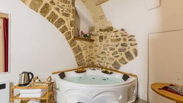 Apartment | Jetted tub