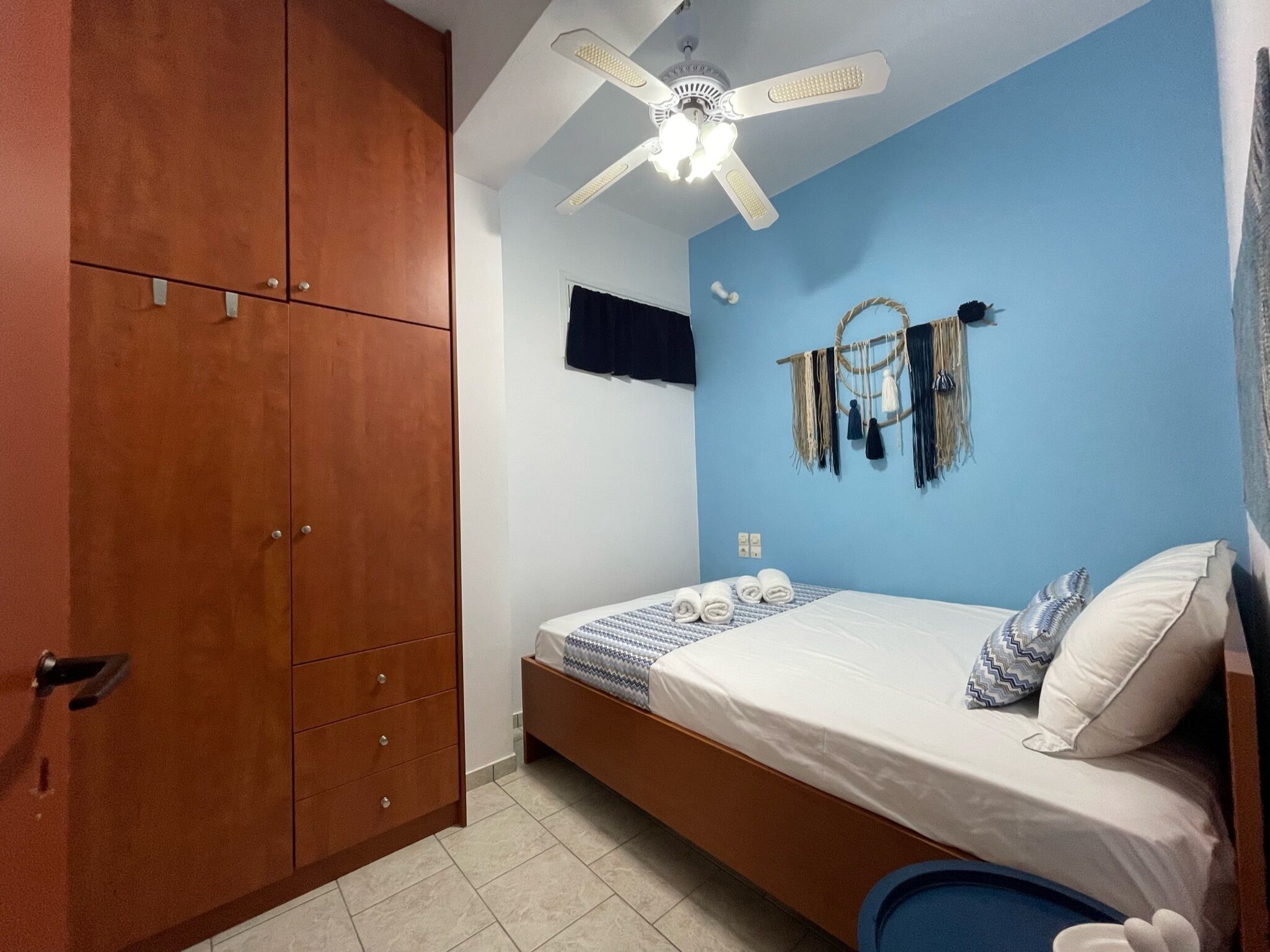 4 habitaciones, tabla de planchar con plancha y wifi gratis 