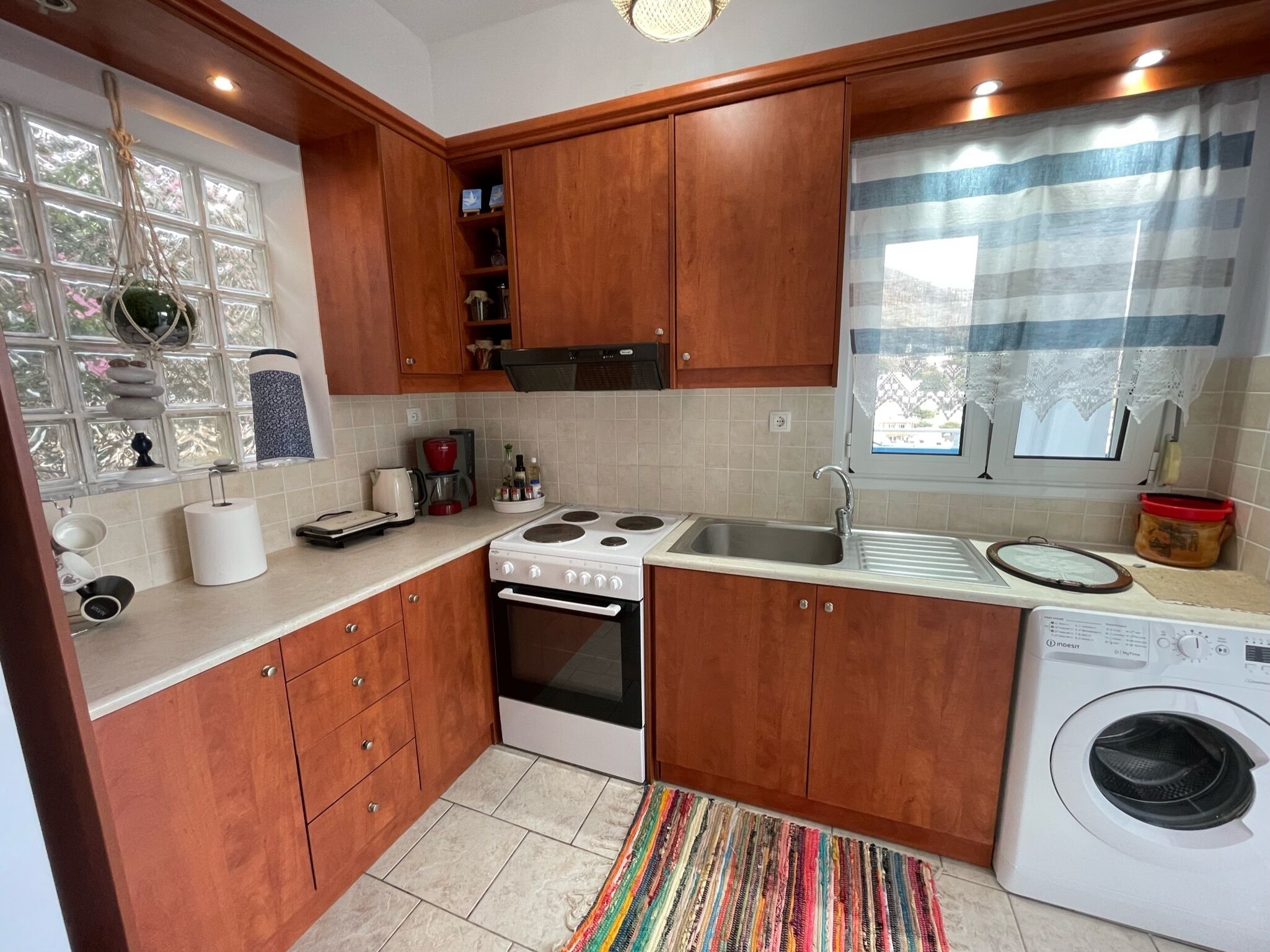 冷蔵庫、オーブン、コンロ、食器洗い機