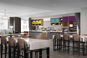 Café da manhã com buffet grátis todos os dias