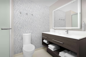 Gratis toiletartikelen, een haardroger, badjassen, handdoeken