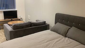 1 camera, una scrivania, Wi-Fi gratuito, lenzuola