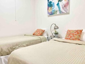 2 bedrooms, desk, iron/ironing board, free WiFi - Brand New cozy convenient suite near airport/ skytrain (Vancouver)