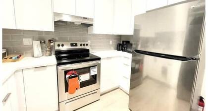 Brand New cozy convenient suite near airport/ skytrain