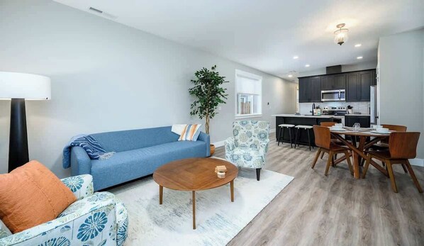 Smart TV, offices - Pinot Place - Tranquility in Wine Country (Carlton)