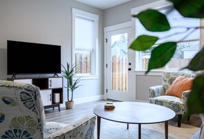 Smart TV, offices - Pinot Place - Tranquility in Wine Country (Carlton)