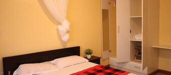 Lux Suites Ebony Mara House