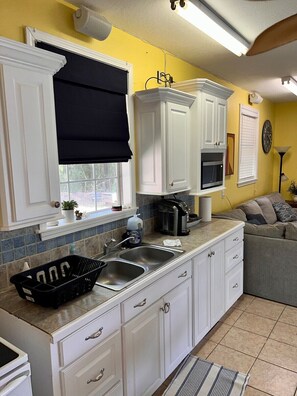 Fridge, microwave, oven, coffee/tea maker