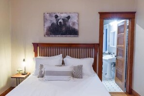 2 chambres, bureau, fer et planche à repasser, lit parapluie