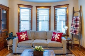 TV connectée, jeux vidéo, livres, espaces bureaux