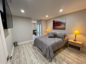 2 bedrooms, iron/ironing board, WiFi