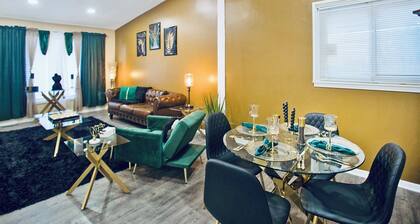 4 Beds 2 Bath Hot Tub & Adult Play Area