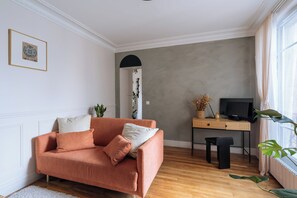 Téléviseur, foyer, bureau