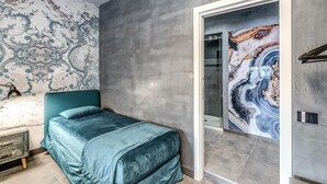 A bedroom with a bed, a nightstand, a patterned wall, and a large window with a view of a marble wall. - Green Diamond in Naples (Naples)
