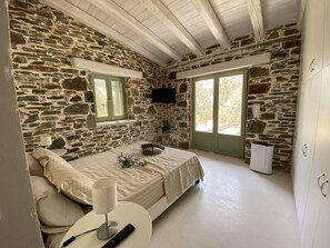 3 bedrooms, in-room safe, iron/ironing board, free WiFi
