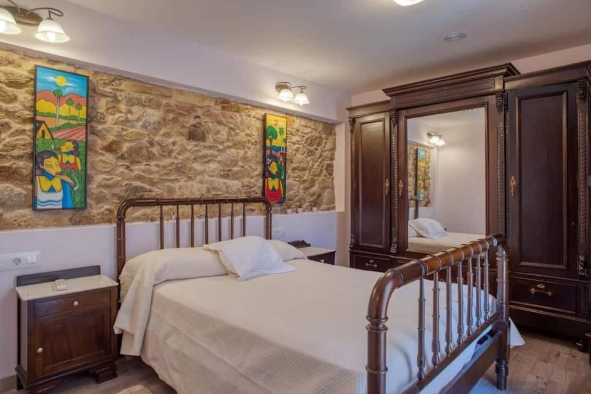1 bedroom, in-room safe, individually decorated, desk