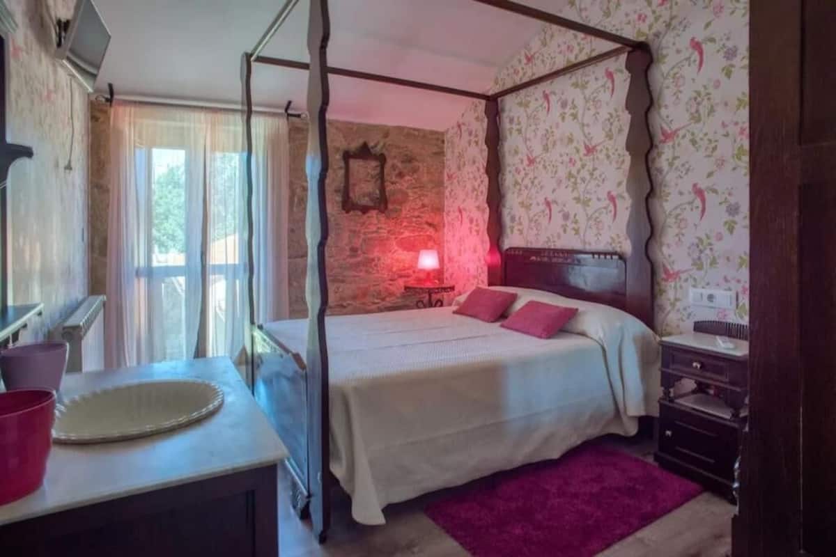 Basic Room | 1 bedroom, in-room safe, individually decorated, desk