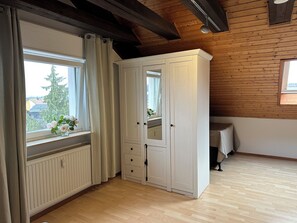 Interior - Schöne, Geräumige Ferienwohnung im Wein- u. Wandergebiet, Freizeitpark I.d. Nähe (Löchgau)