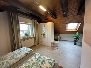 1 quarto, berço de viagem, Wi-Fi de cortesia, roupa de cama