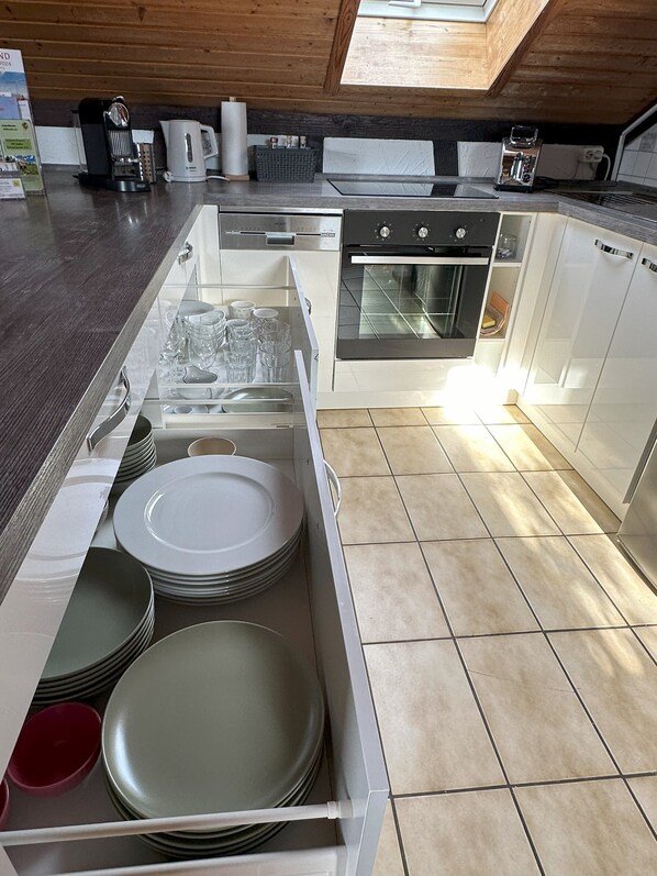 Fridge, microwave, oven, stovetop - Schöne, Geräumige Ferienwohnung im Wein- u. Wandergebiet, Freizeitpark I.d. Nähe (Löchgau)