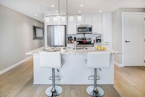 Fridge, stovetop