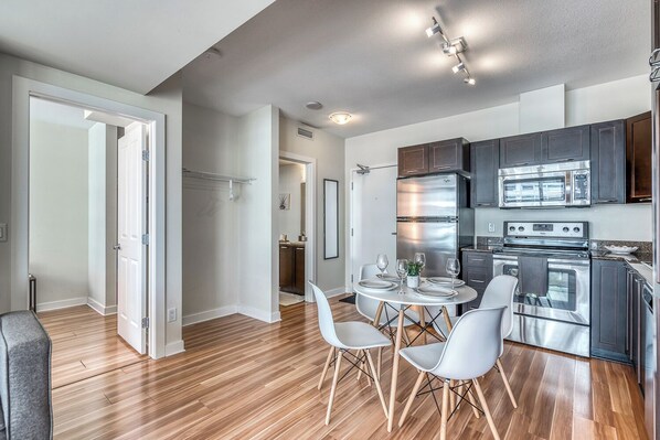 Fridge, stovetop