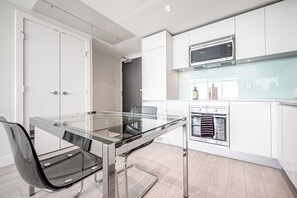 Kühlschrank, Herdplatte