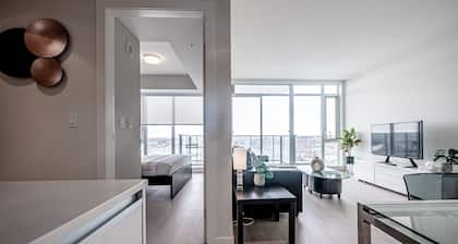 Contemporary 1 bd with stunning views *Stampede*