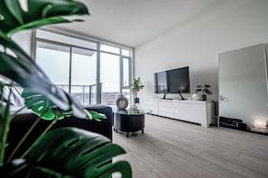Living area - Contemporary 1 bd with stunning views *Stampede* (Calgary)