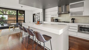 Fridge, stovetop - Luxury Detached Home w/ City Views & Hot Tub! (Calgary)