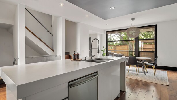 Fridge, stovetop - Luxury Detached Home w/ City Views & Hot Tub! (Calgary)