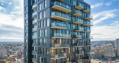 The View - 2 BD Luxury Calgary Tower Views