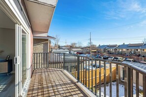 Property grounds - The Jasper - Modern & Spacious! (Calgary)