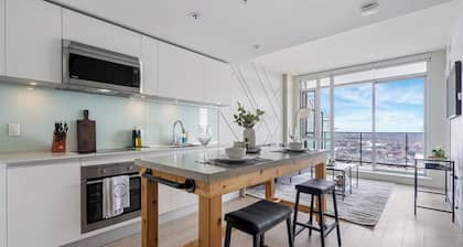 The Aurora - Elegant Unit w/ Panoramic City Views!