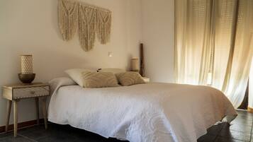 2 habitaciones, tabla de planchar con plancha, wifi y ropa de cama