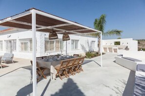 Outdoor dining - Finca la Cañada Santa Pola. Villa Mediterránea (Santa Pola, el Poble Llevantí)