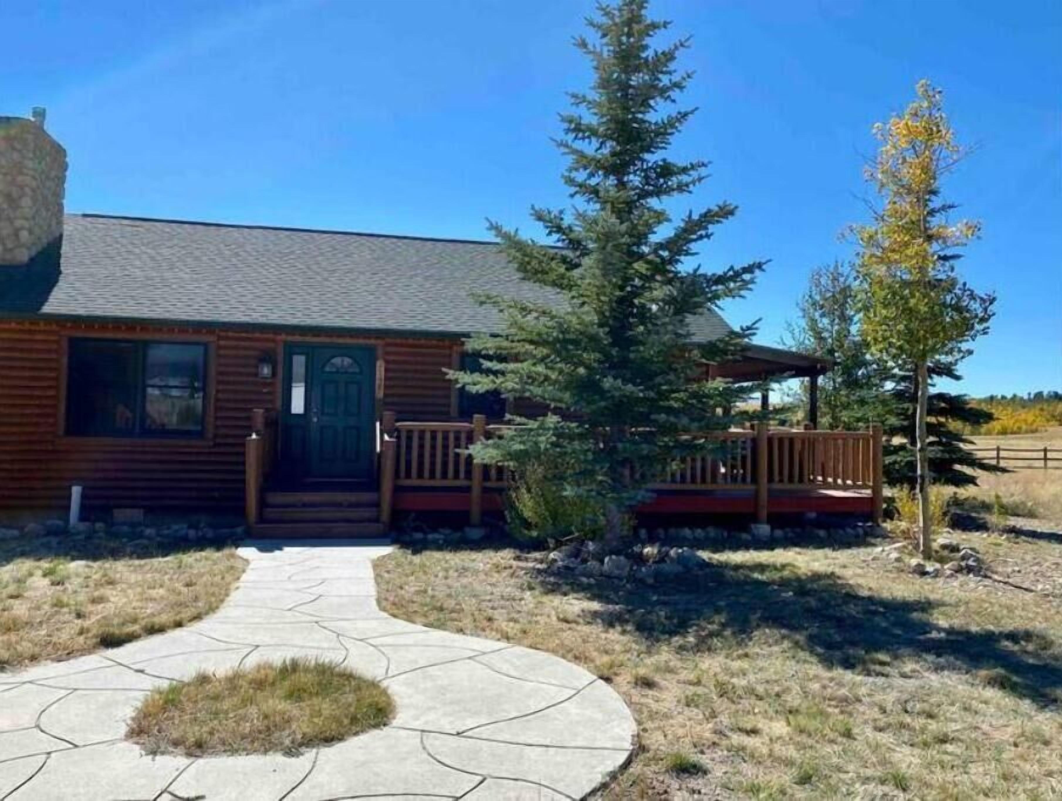 Cozy Two Bedroom Cabin Mountain Getaway!