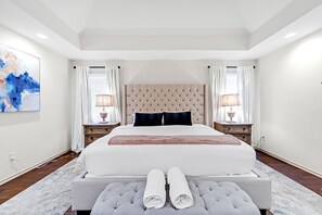 3 habitaciones, tabla de planchar con plancha, wifi y ropa de cama 