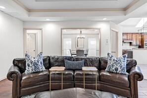 Smart TV - Family friendly transitional and modern designed home away from home (Grapevine)
