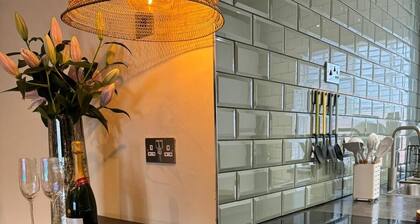 Grade II Listed Central Historic Plymouth Barbican Apartment