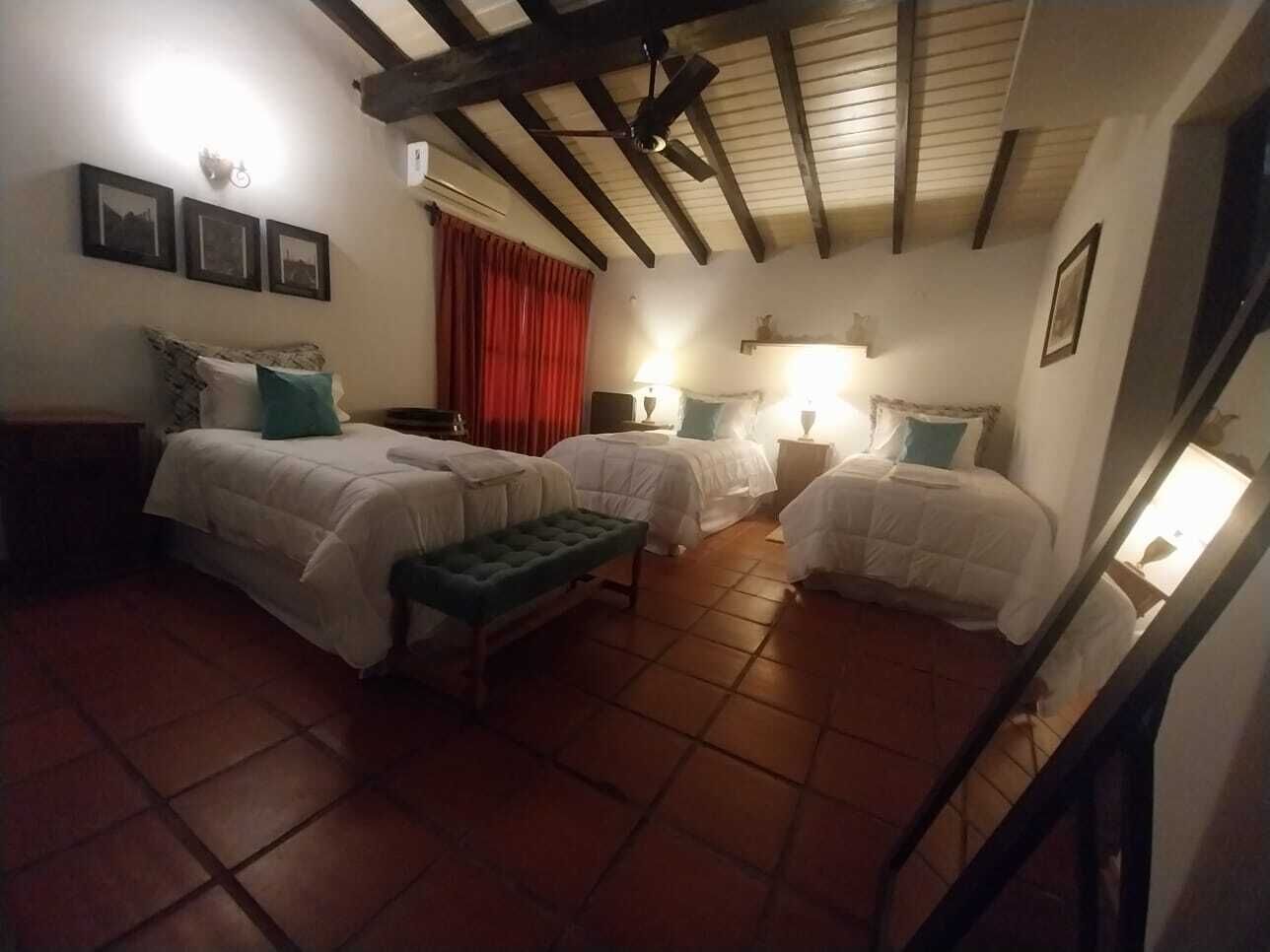 Habitación triple clásica | Ropa de cama 