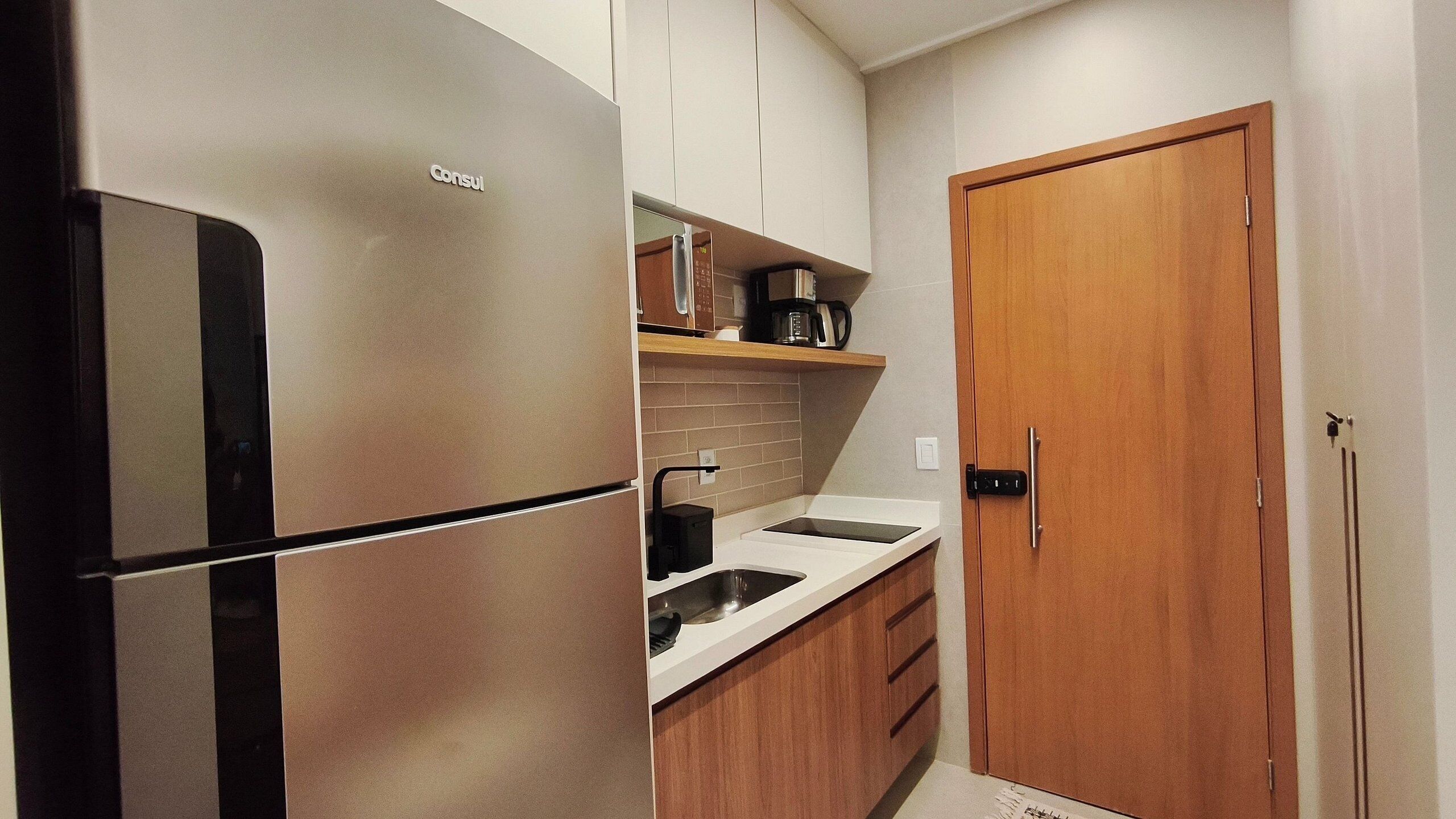 Studio tiện nghi đơn giản | Bếp riêng | Tủ lạnh, lò vi sóng, dụng cụ nấu nướng/bát dĩa/dao nĩa 