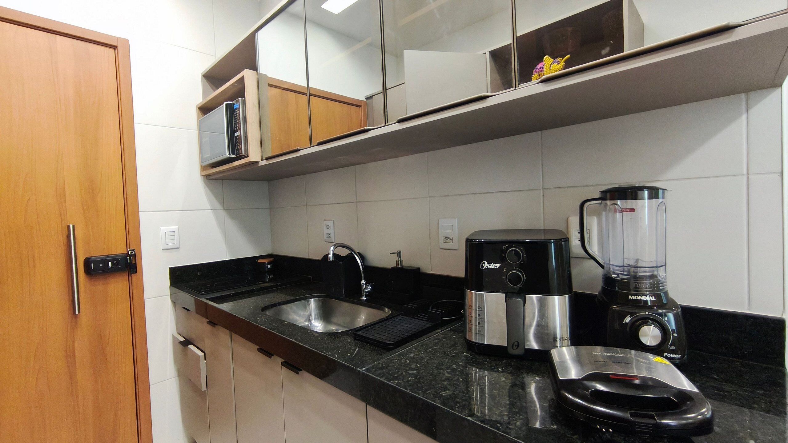 Comfort Studio | Private kitchen | Fridge, microwave, cookware/dishes/utensils